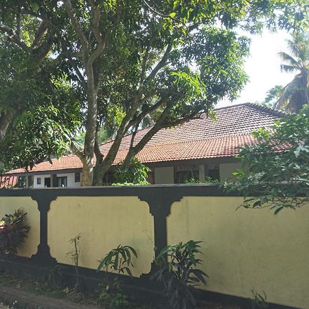 Water Front Home Stay And Resort Anuradhapura Eksteriør billede