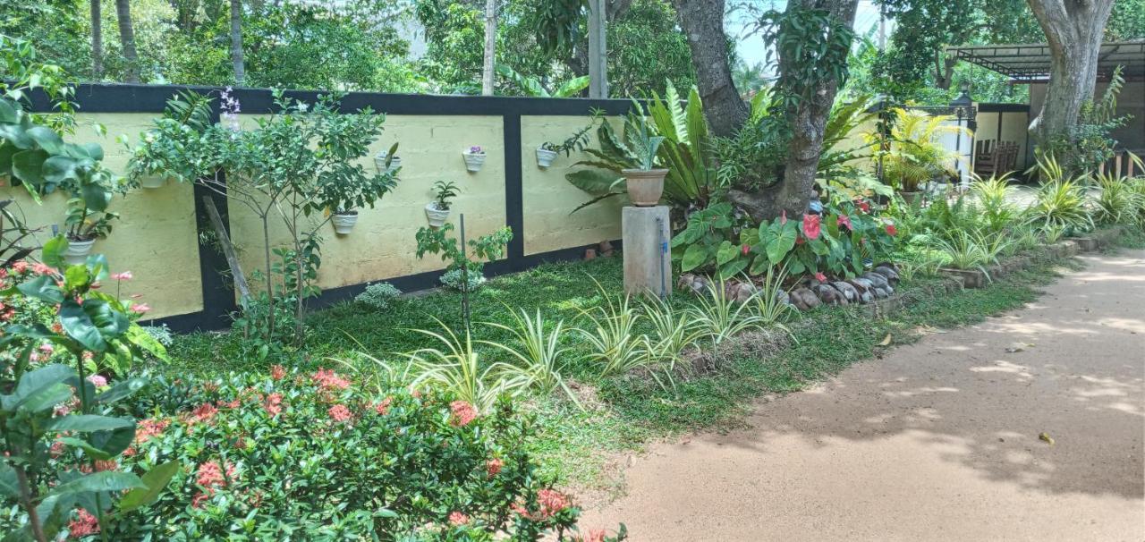 Water Front Home Stay And Resort Anuradhapura Eksteriør billede