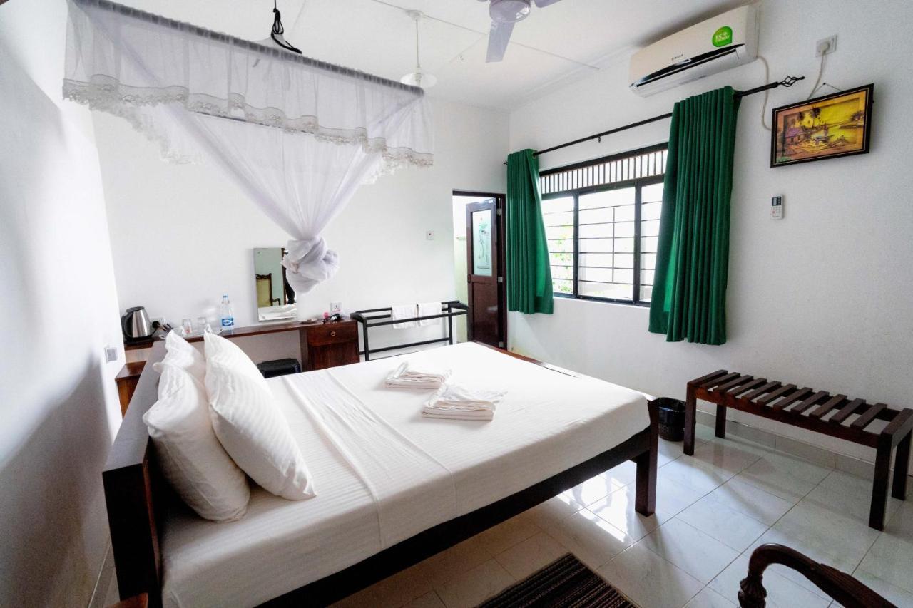 Water Front Home Stay And Resort Anuradhapura Eksteriør billede